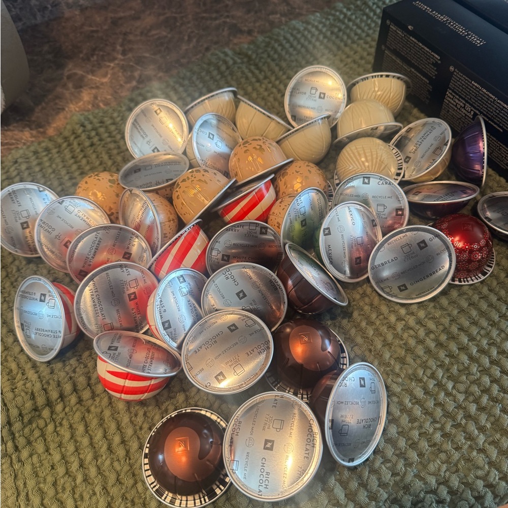 Assorted Nespresso Pods: Golden Caramel, Sweet Vanilla Sleeves - Picture 2 of 3